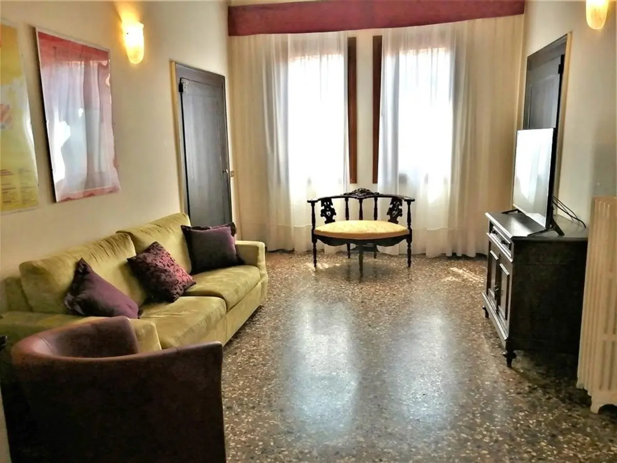 Image 4 of Biennale 252