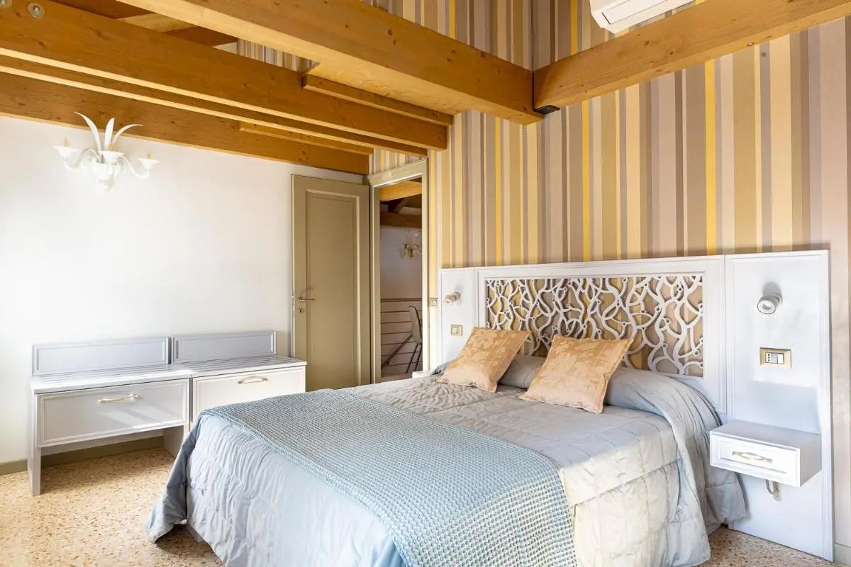 Image 6 of Ca’ Cappello Venice Apartment 2 with Canal View