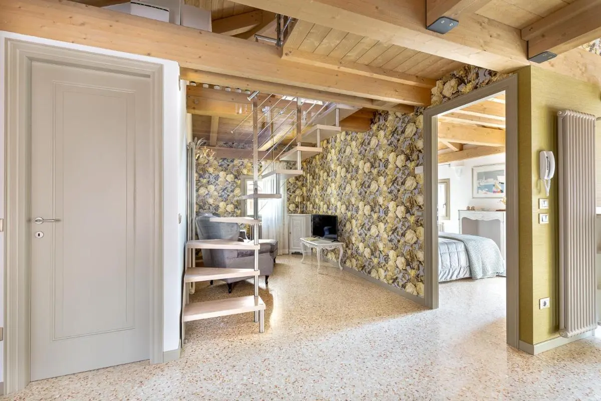 Image 4 of Ca’ Cappello Venice Apartment 2 with Canal View