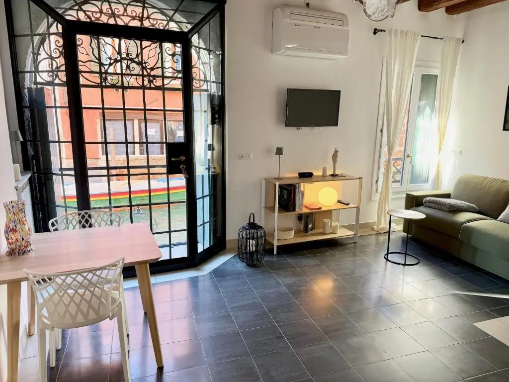 Image of Ca Penini – canal view