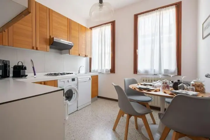 Image 3 of Ca’ Pesaro rooftop terrace apartment.