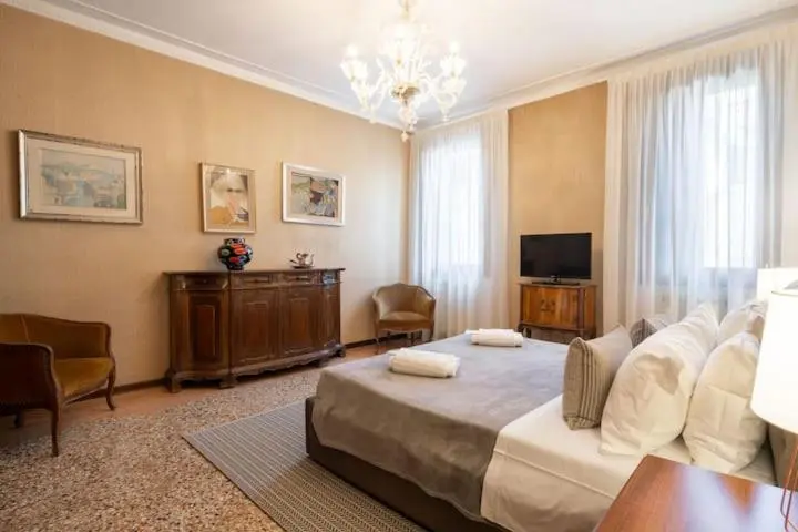 Image 4 of Ca’ Pesaro rooftop terrace apartment.