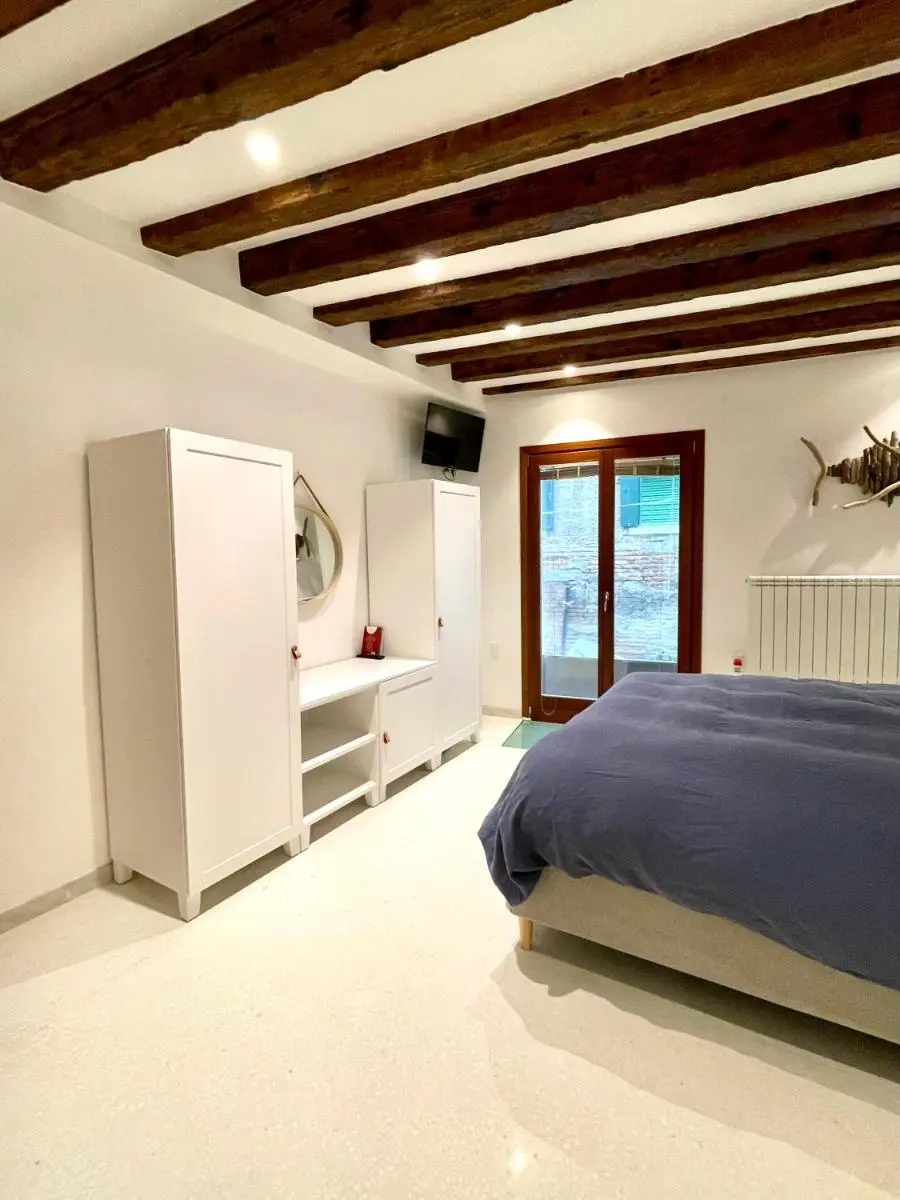 Image 5 of Ca’ dell’Ombra Felice – canal view