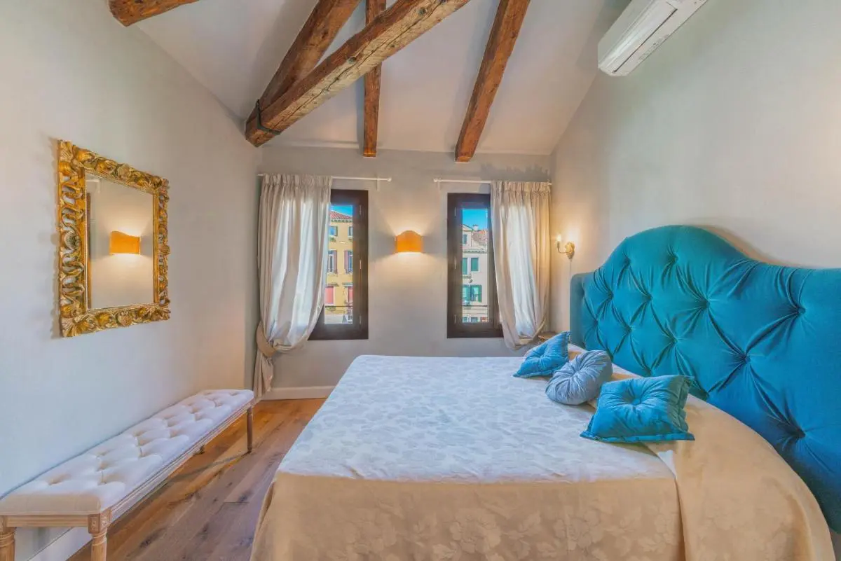 Image 1 of Casa Virginia direct at the canal Cannaregio with own roof terrace