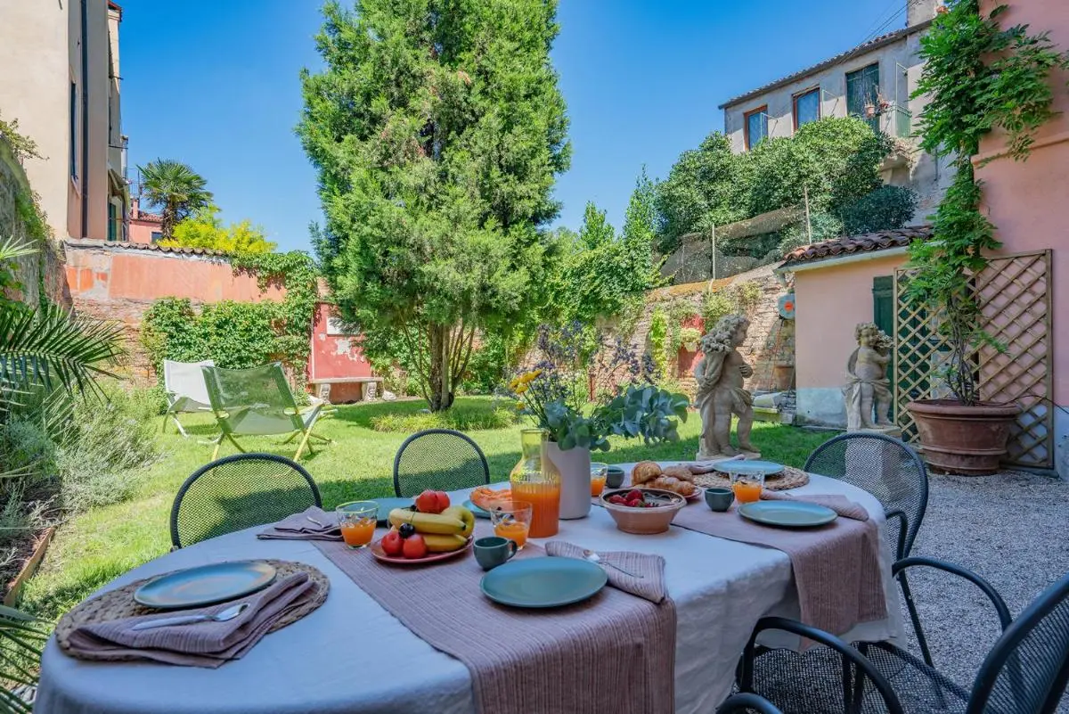 Image 5 of Casa della Sensa 1 Garden & Canal View