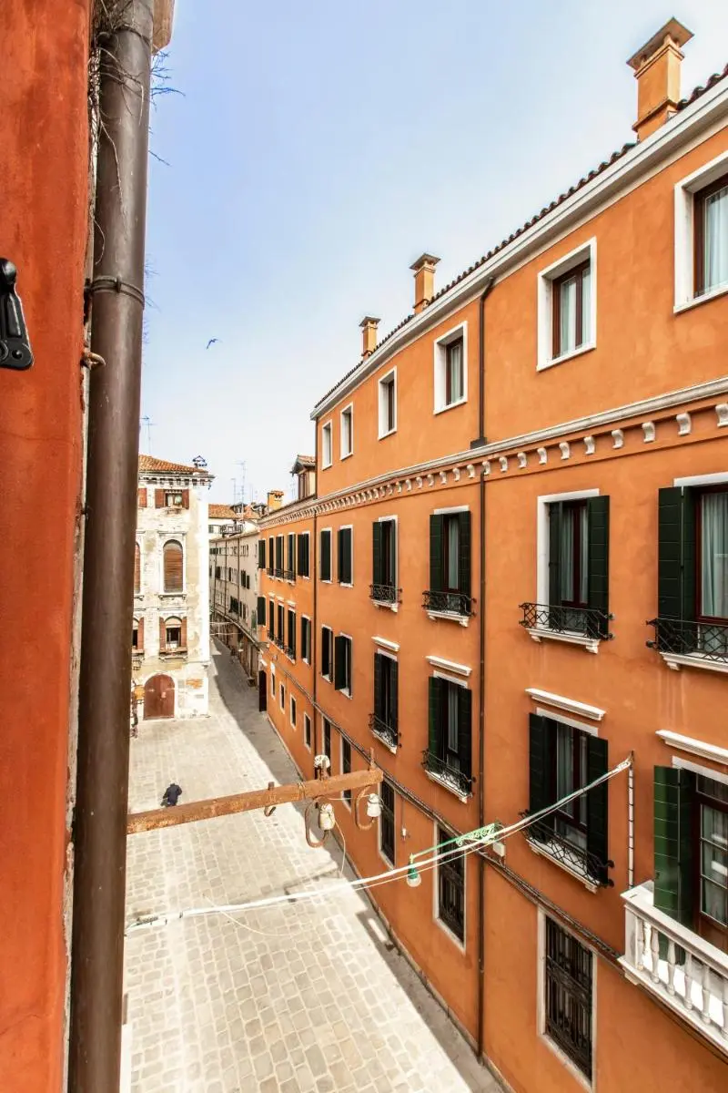 Image 5 of Charming Apartment on the Grand Canal R&R