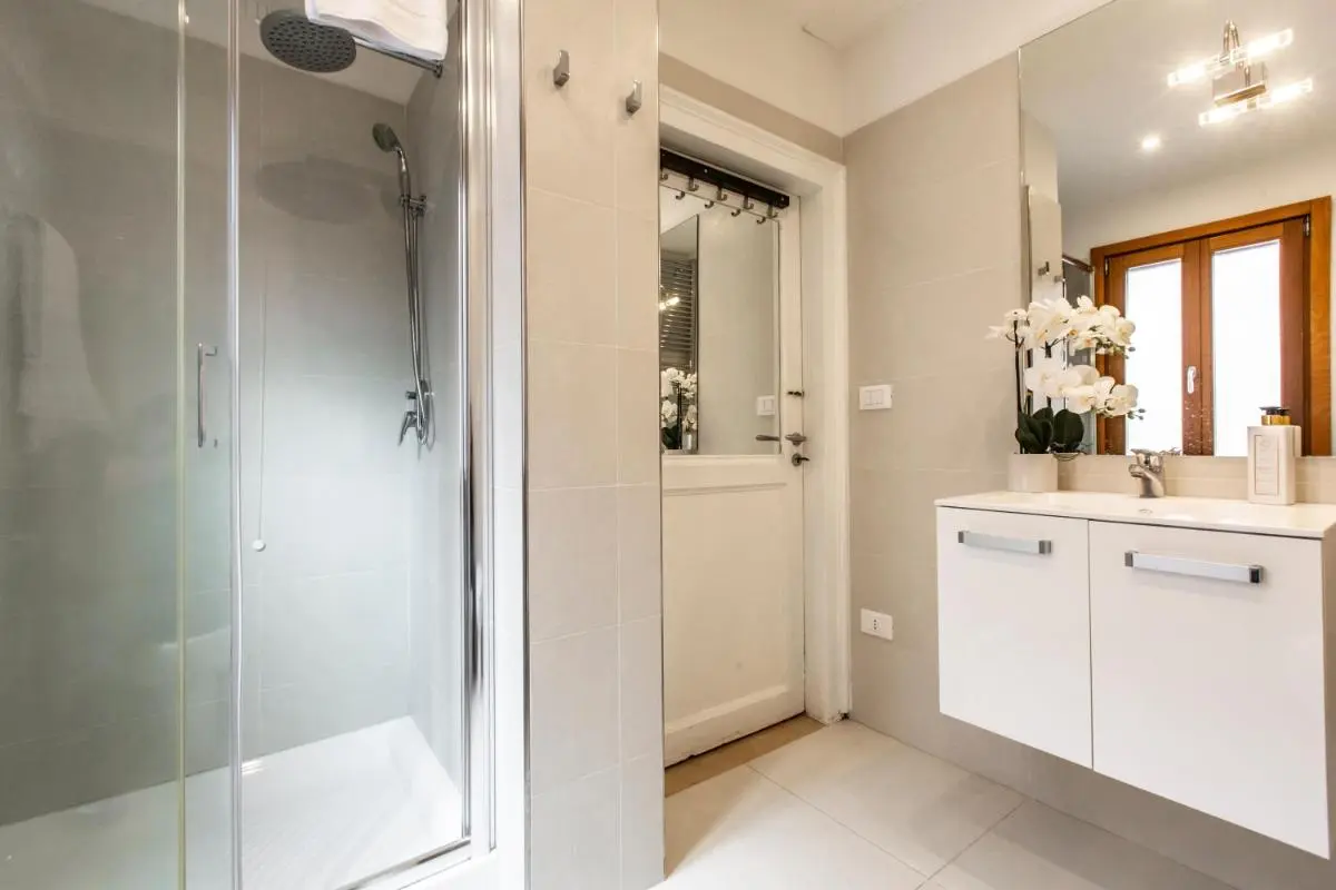 Image 2 of Charming Apartment on the Grand Canal R&R