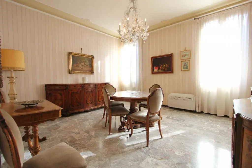 Image of City Apartments Corner Canal View