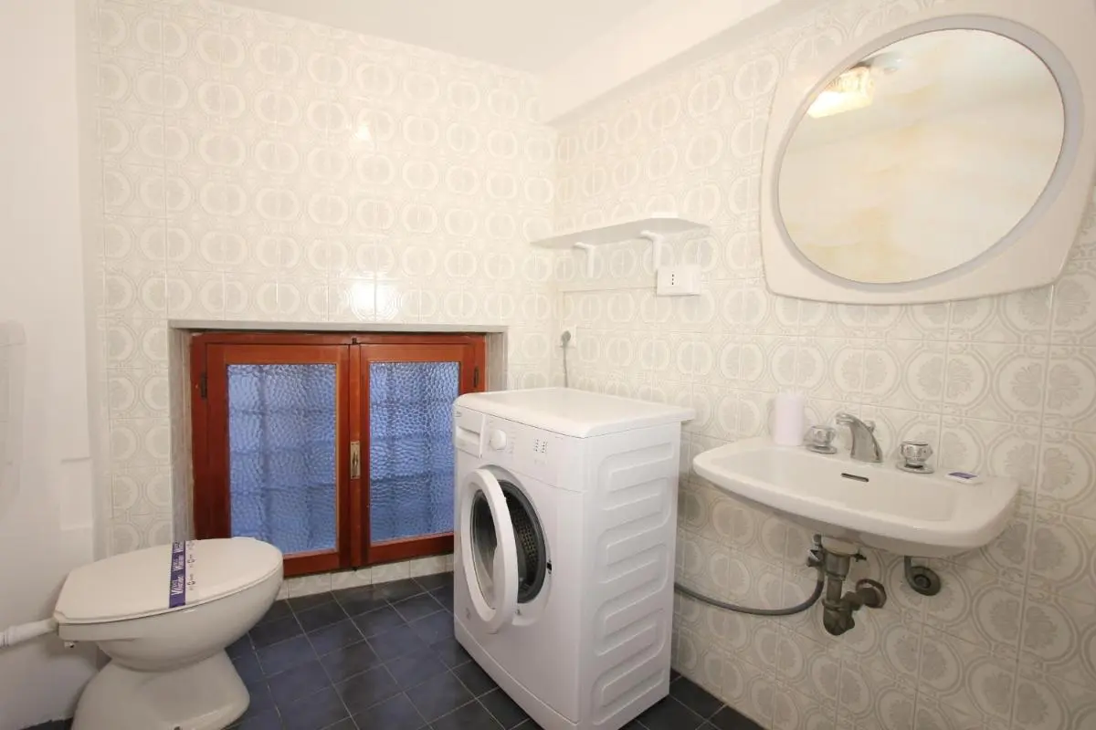 Image 2 of City Apartments Corner Canal View