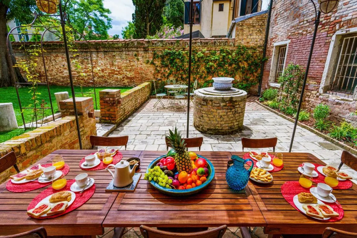 Image 2 of Corte della Palma Superb Venetian Garden
