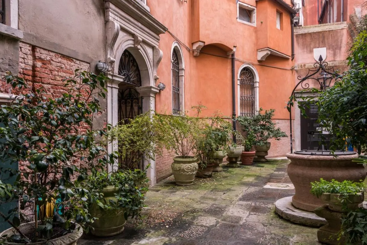 Image 6 of Fenice Double Canal view by LionHost