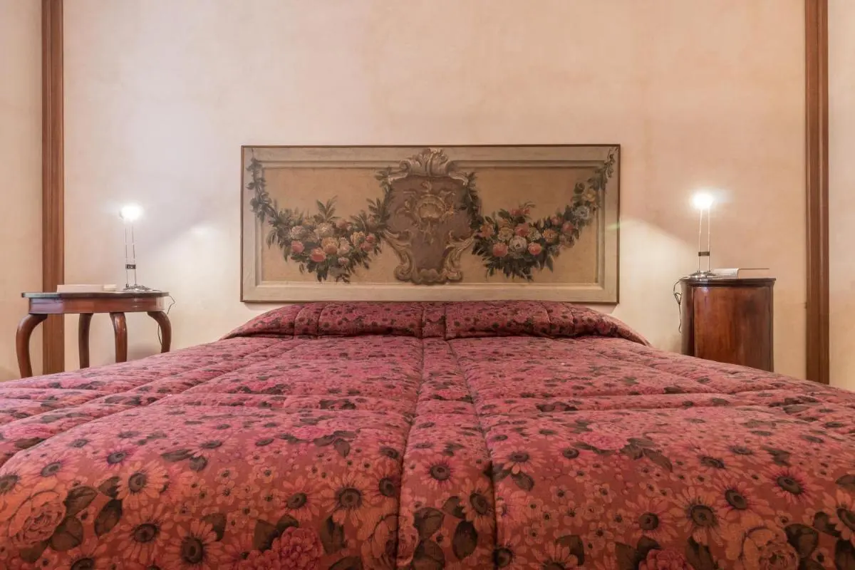 Image 1 of Fenice Double Canal view by LionHost