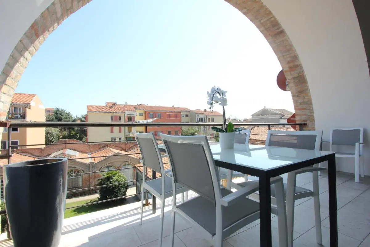 Image 3 of Giudecca Luxury Gallery