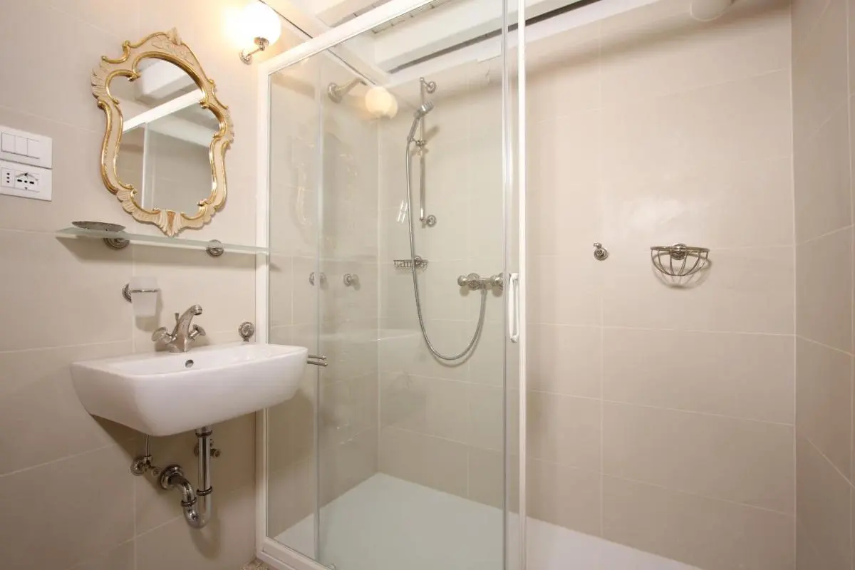 Image 2 of Giudecca Luxury Gallery