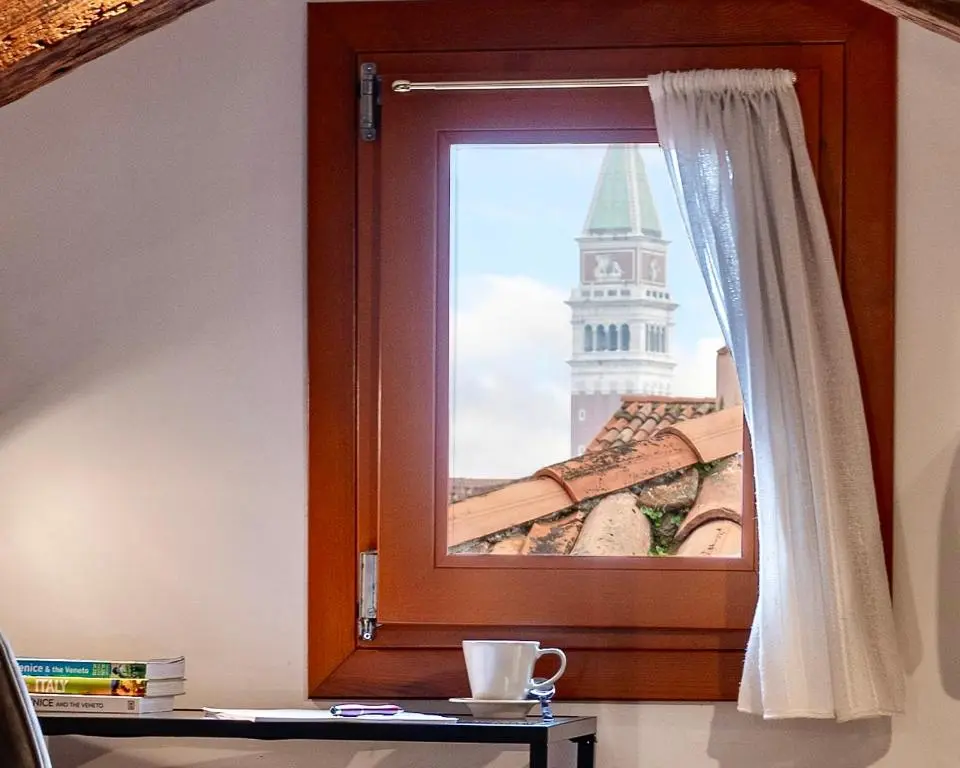 Image of Glass House – Loft 2 minutes to Rialto Bridge & View