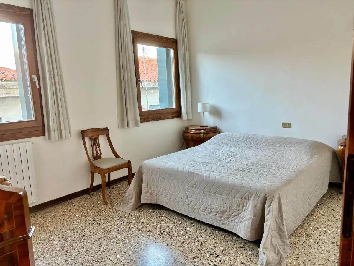 Image 5 of Large and Bright Apartment with Canal View