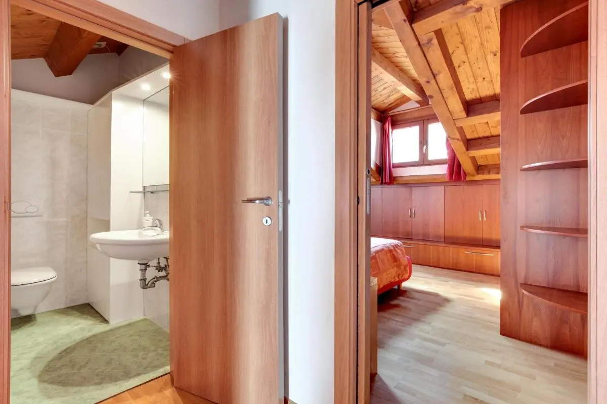 Image 2 of Little Canal 14