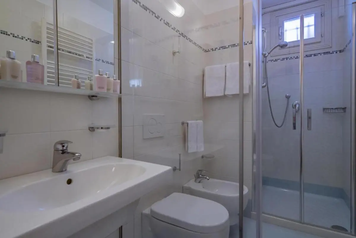 Image 2 of Lo Squero 3 Apartment with Balcony in Dorsoduro