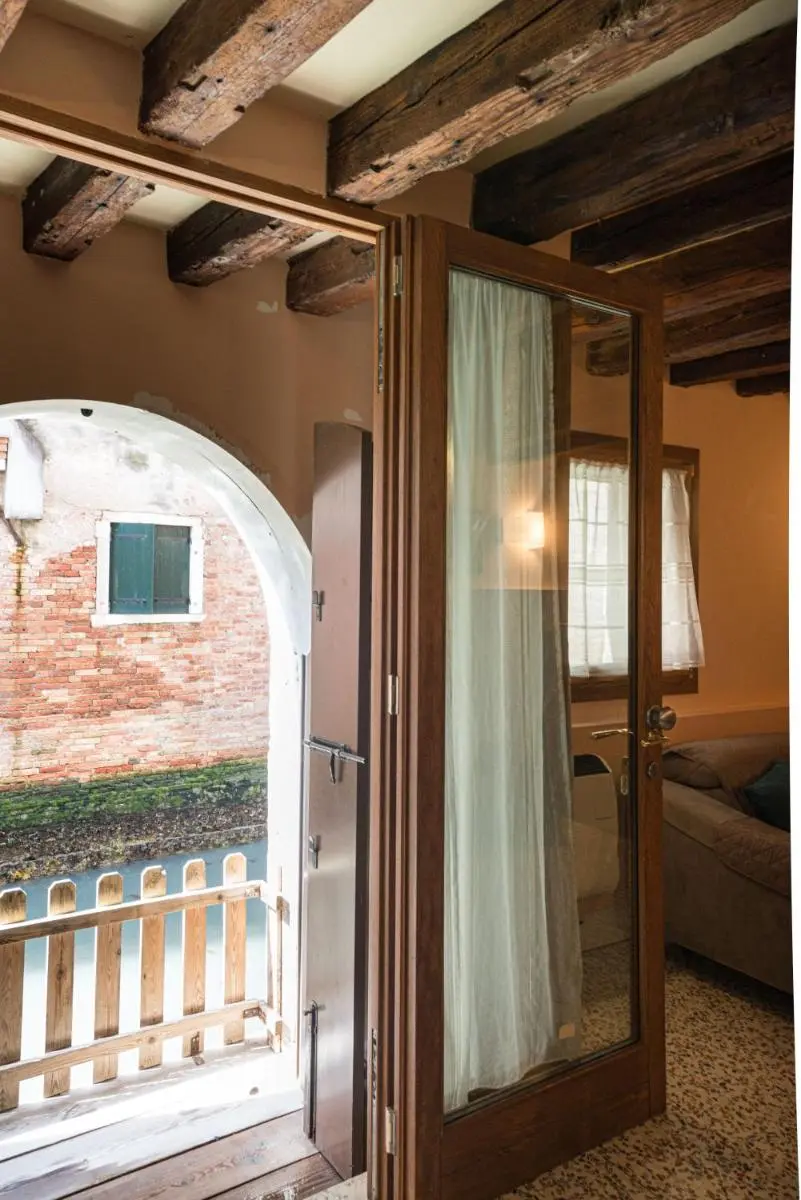 Image 6 of Lovely flat with canal view near Rialto Bridge