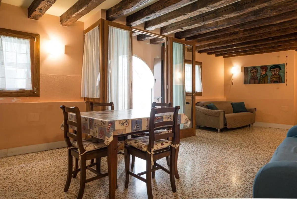 Image 3 of Lovely flat with canal view near Rialto Bridge