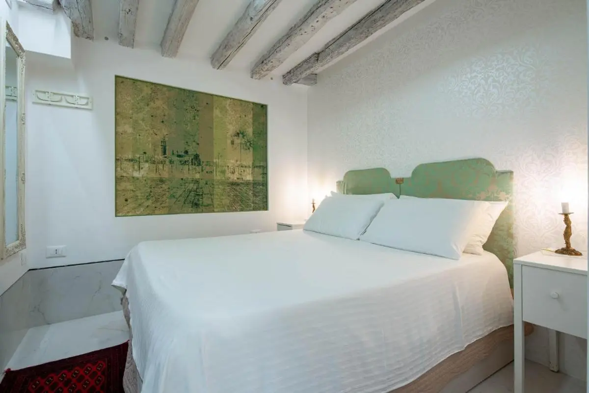 Image 1 of Loving in Venice, 5 stars