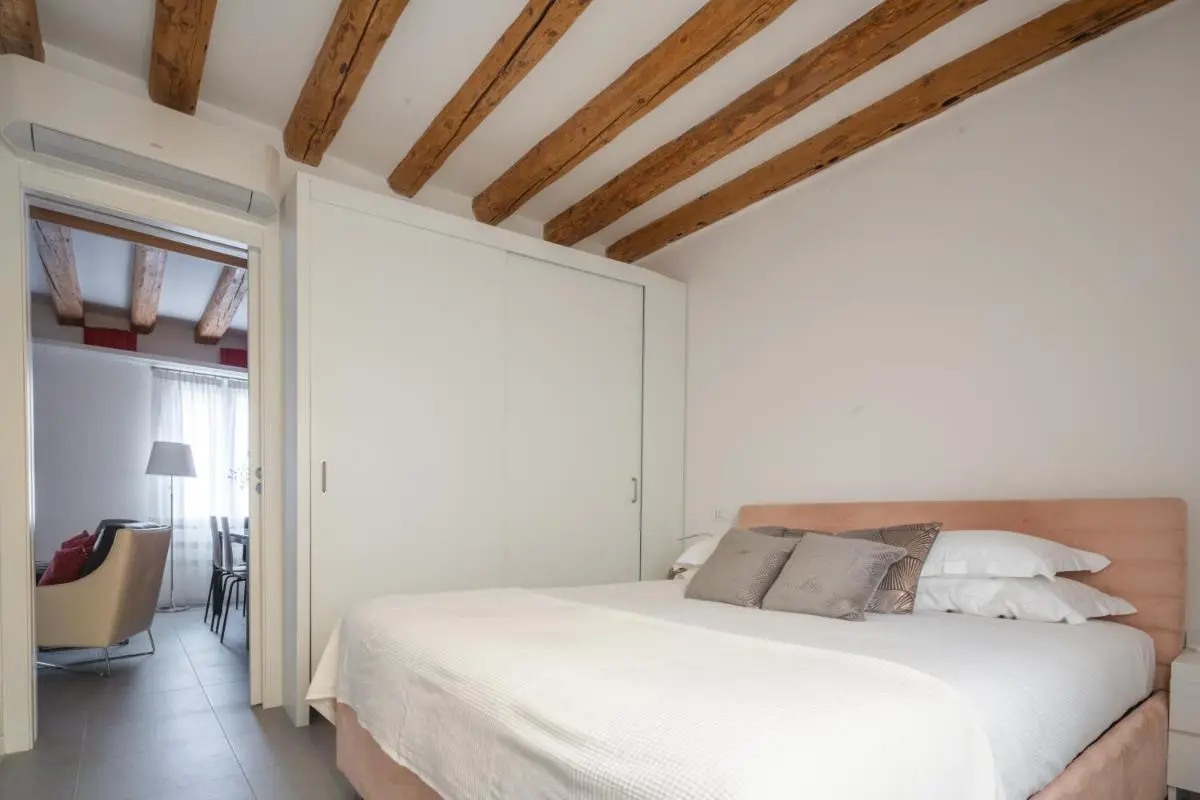 Image 6 of Luxury Garden Mansion R&R