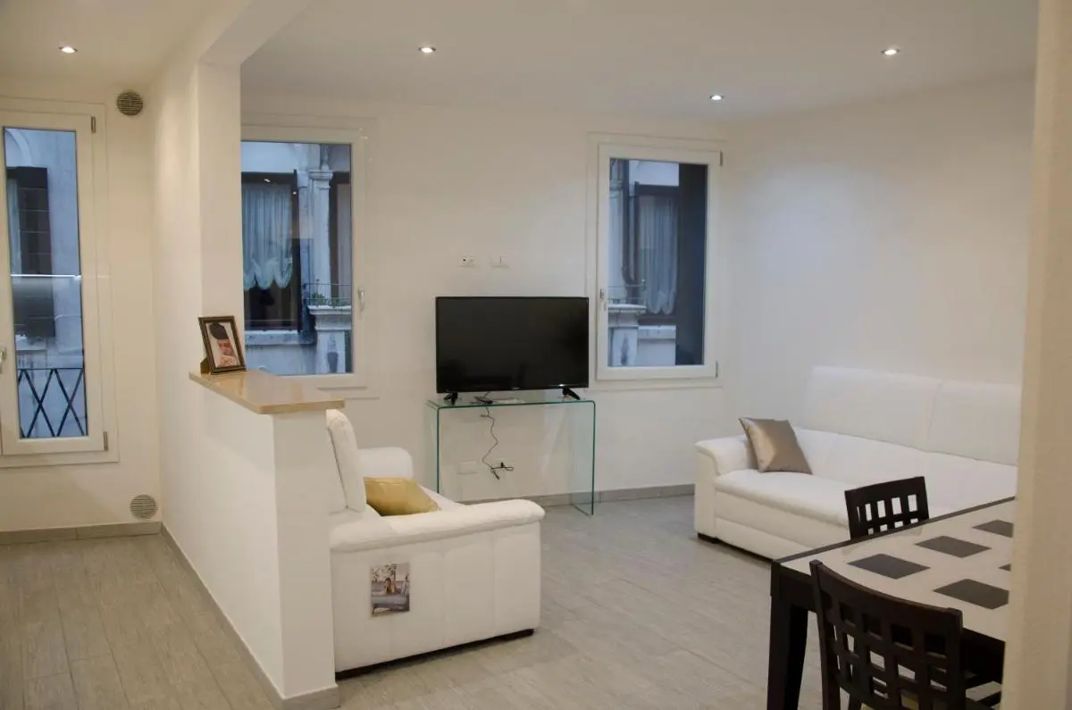 Image 4 of Majoorel (near San Marco)