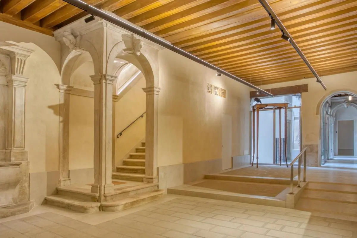 Image 2 of Palazzo Bonvicini 10