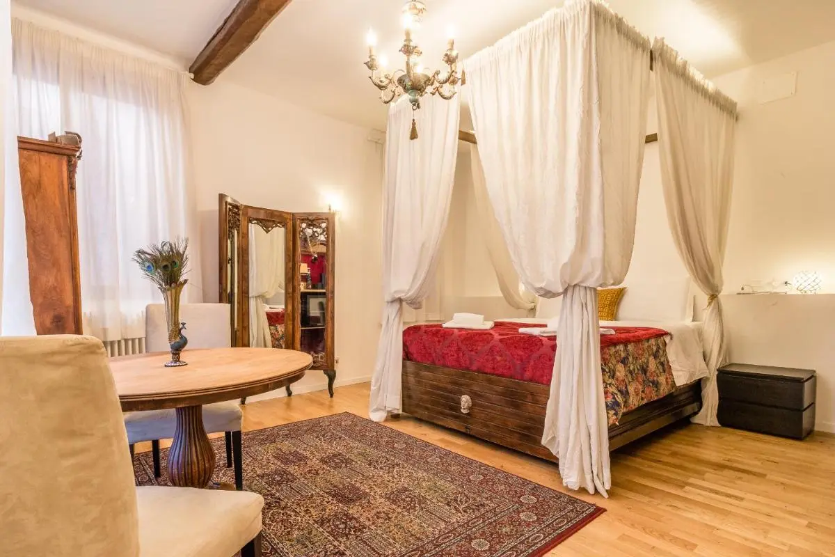 Image 5 of Palazzo DaPonte by LionHost