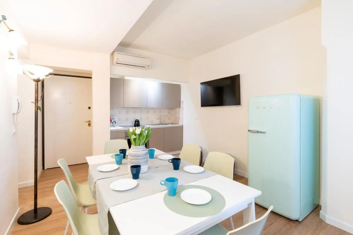 Image 4 of Ricco di comfort, grande, luminoso e comodo