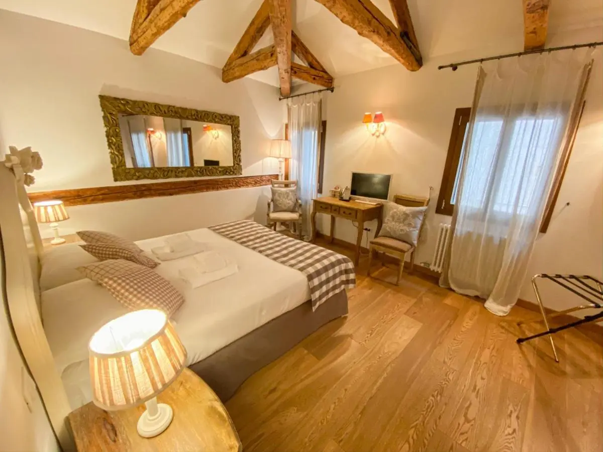 Image 4 of Rigoletto Charm