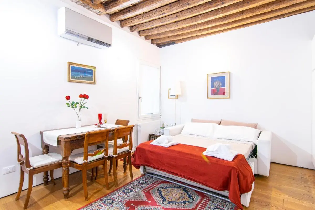 Image 1 of Romantic House Venice