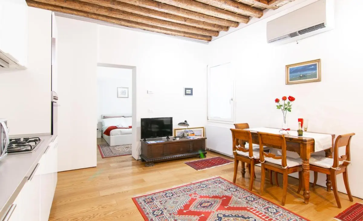 Image 4 of Romantic House Venice