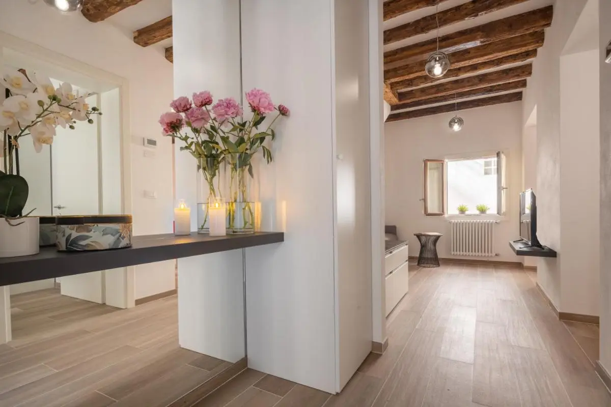 Image 2 of San Giacomo dall’Orio Garden Apartment R&R