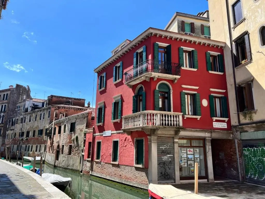 Image of Splendid “True Venice Apartment” overlooking water