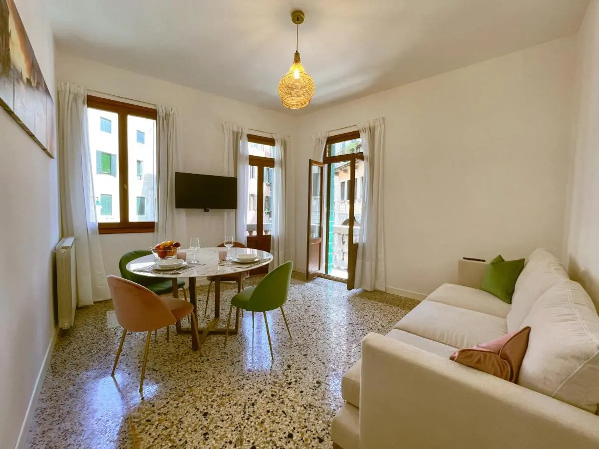 Image 4 of Splendid “True Venice Apartment” overlooking water