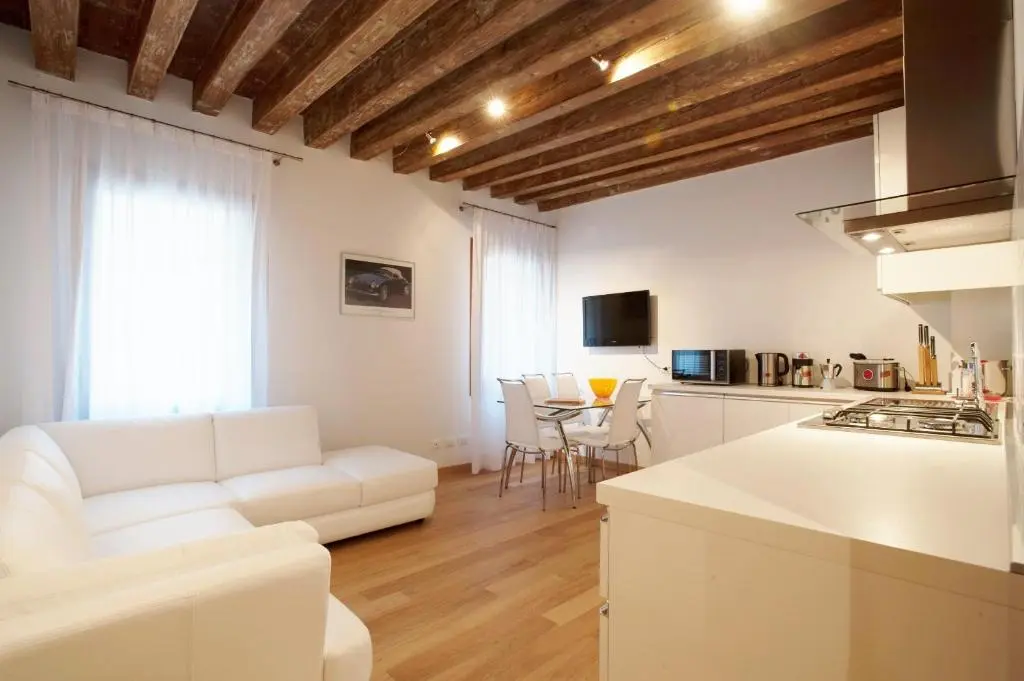 Image of The Lion’s House APT2