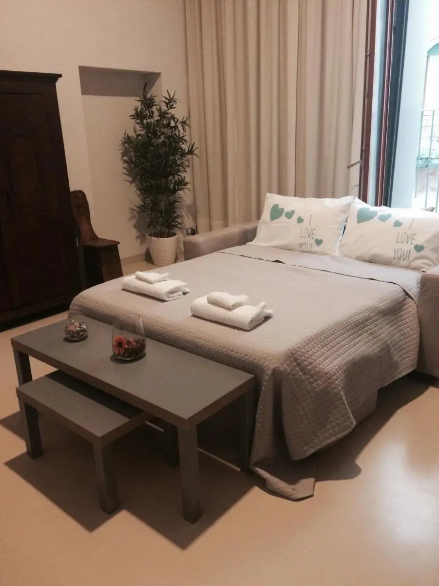 Image 3 of Venetian House