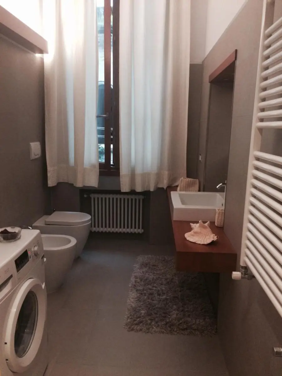 Image 4 of Venetian House