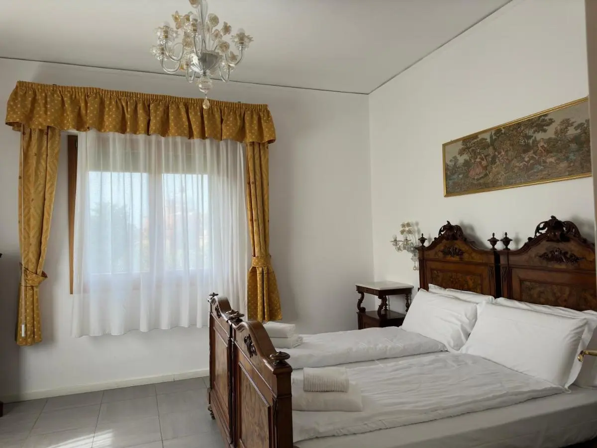 Image 5 of Venetian Mood: Secret Garden