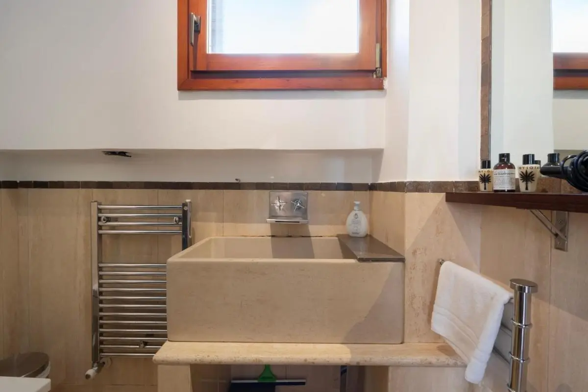 Image 2 of Venezia Vista Canale