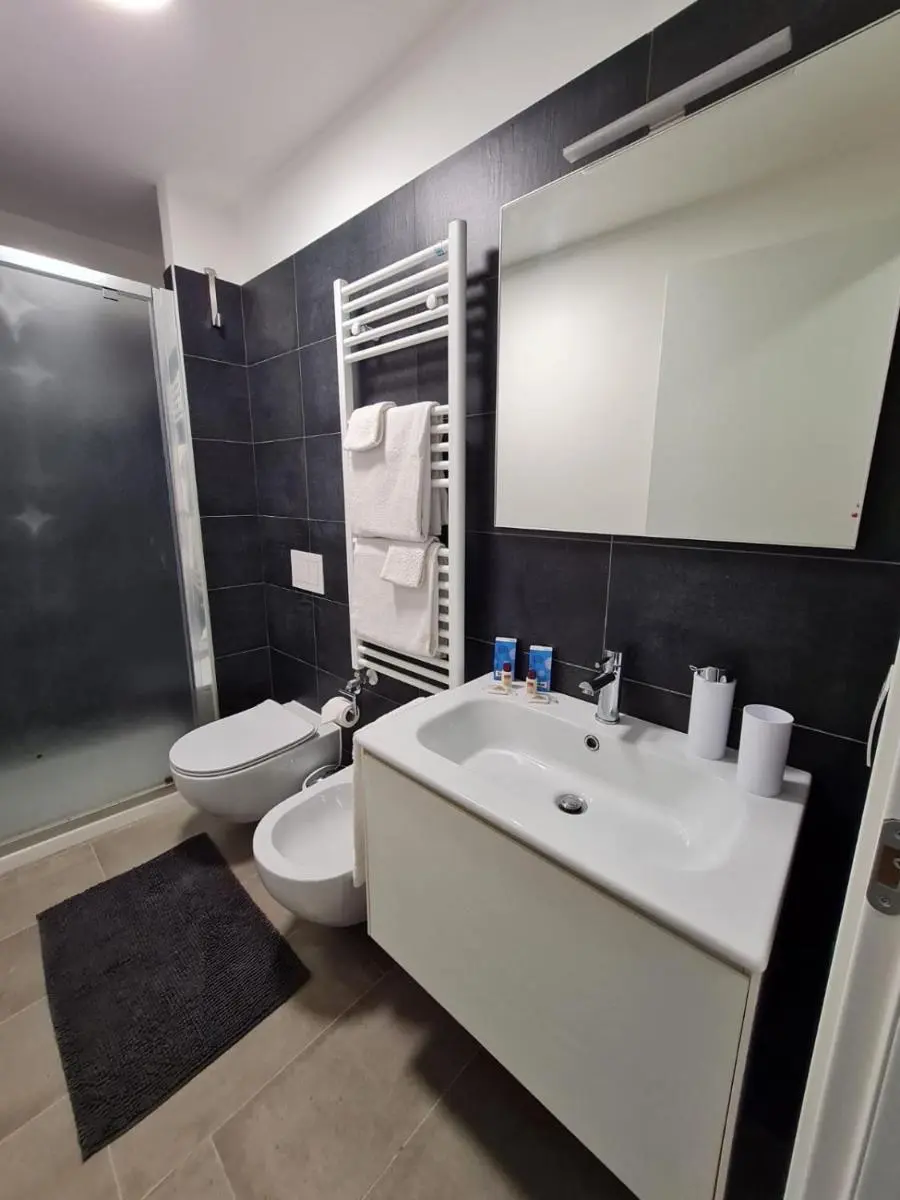 Image 5 of Venice Apartment with Private Courtyard