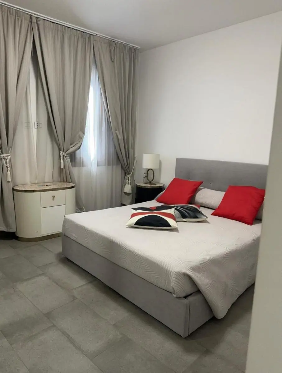 Image 4 of Venice Apartment with Private Courtyard