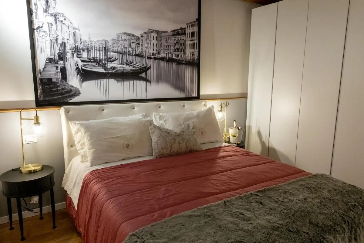 Image 1 of Venice Vibes – Terrace Apartment in Venice