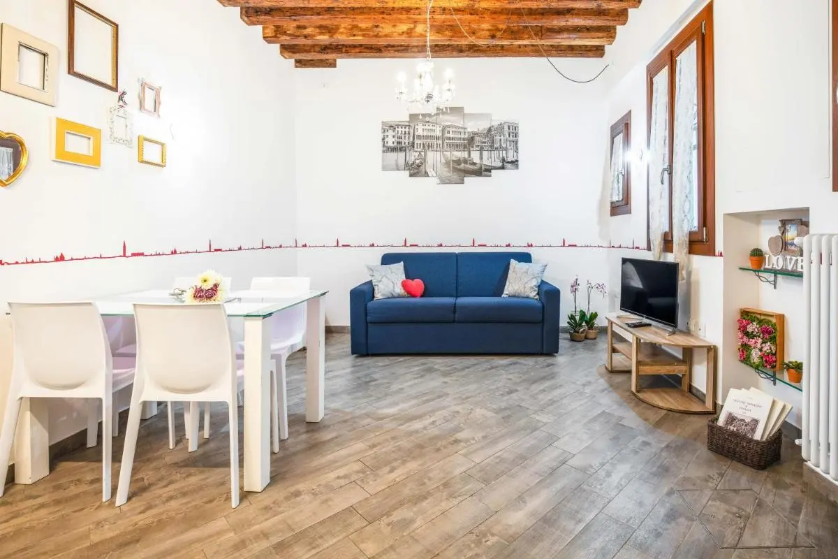 Image 4 of Venice downtown