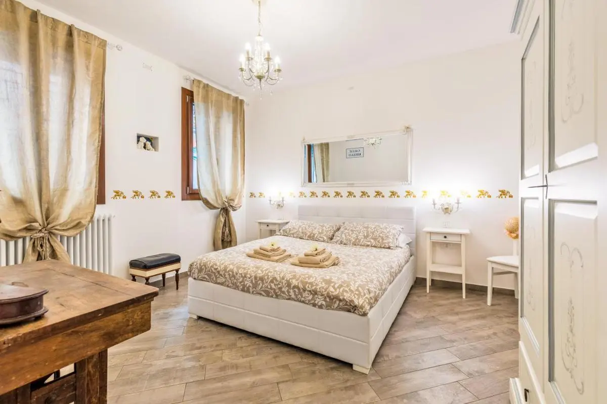 Image 1 of Venice downtown