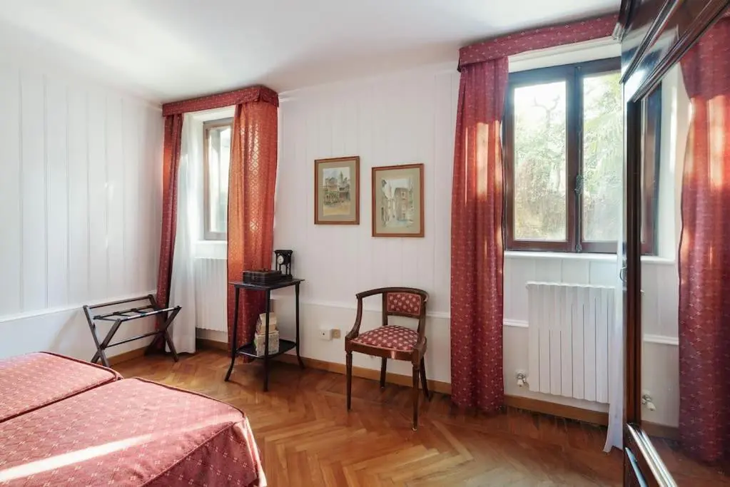 Image 1 of Walk on the water ✧ 5 minutes to Rialto Bridge