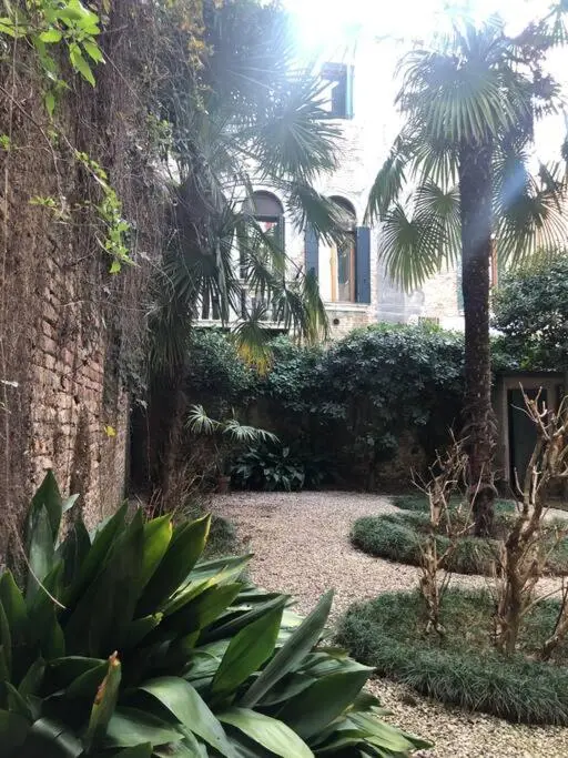 Image 5 of Walk on the water ✧ 5 minutes to Rialto Bridge