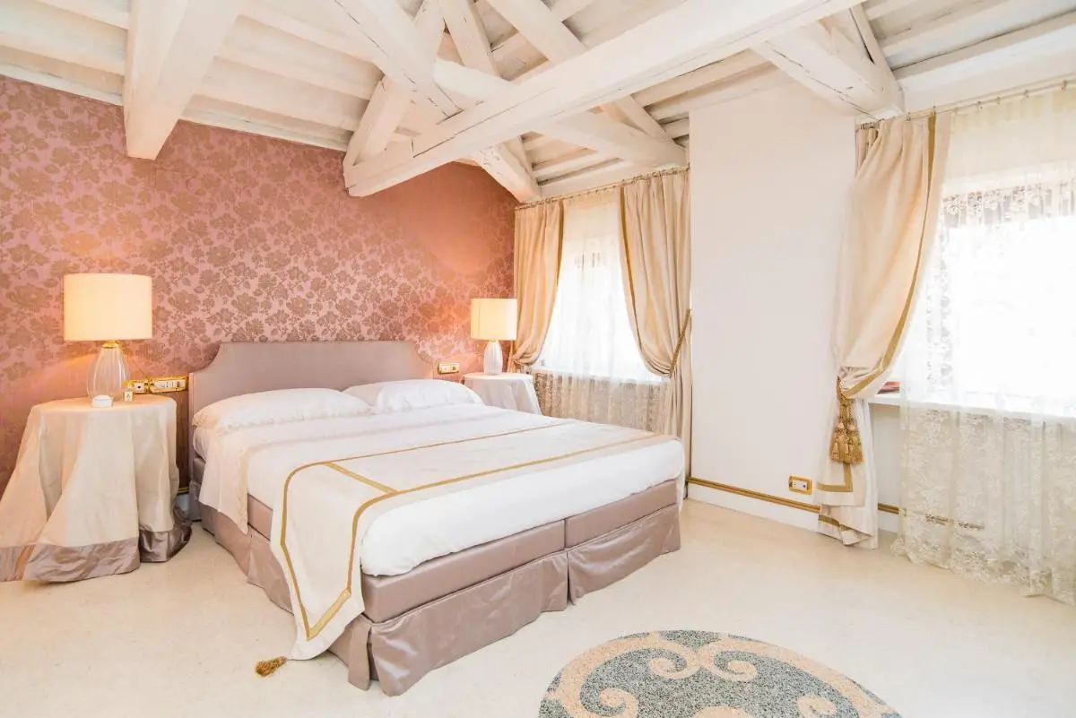 Image 6 of WellVenice Fenice