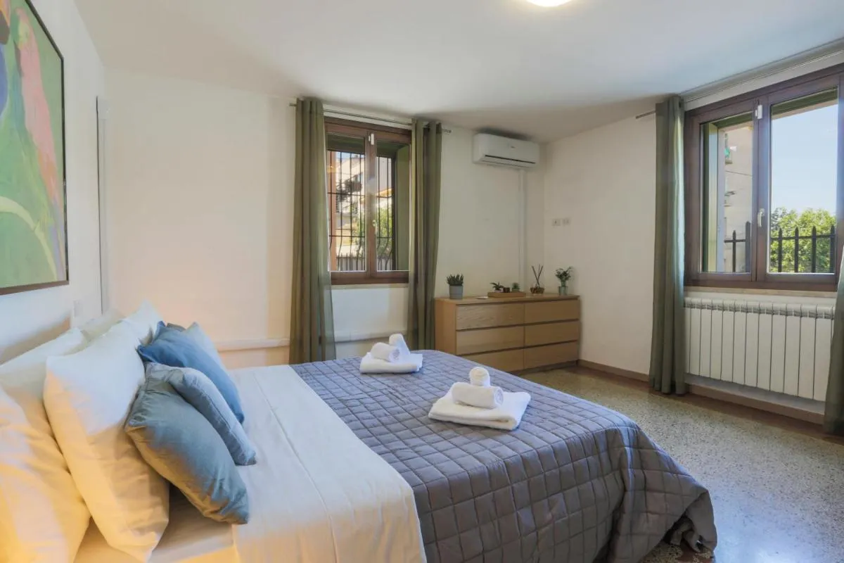 Image 1 of Elegant Apartment: [Free Netflix, Wi-Fi & Parking]